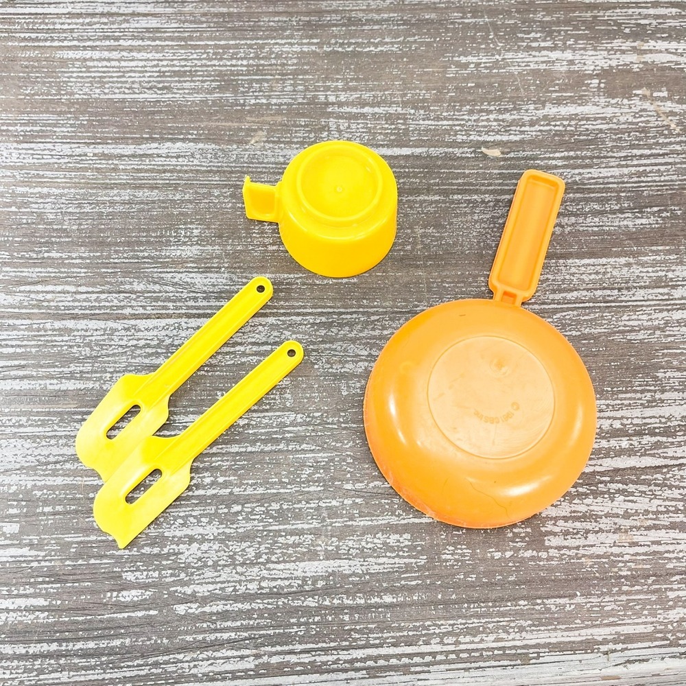 Vintage Tupperware Toy Spatula Spreader Yellow cup and pot,‎ set of 4
